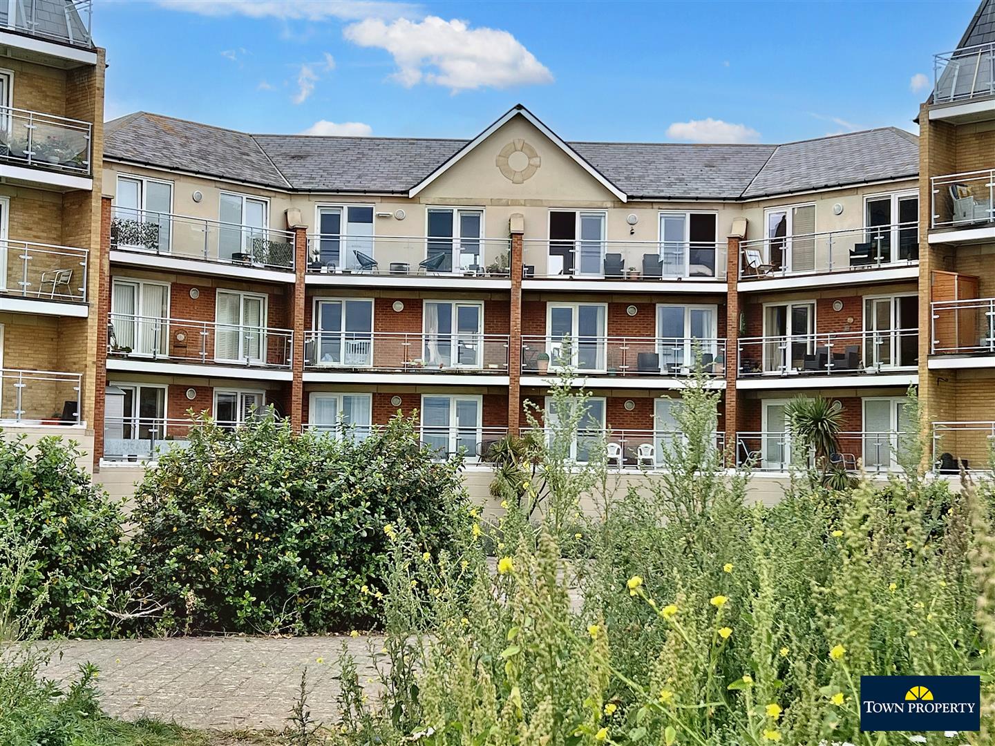 Property Details for San Diego Way Eastbourne BN23 5BG Town Property